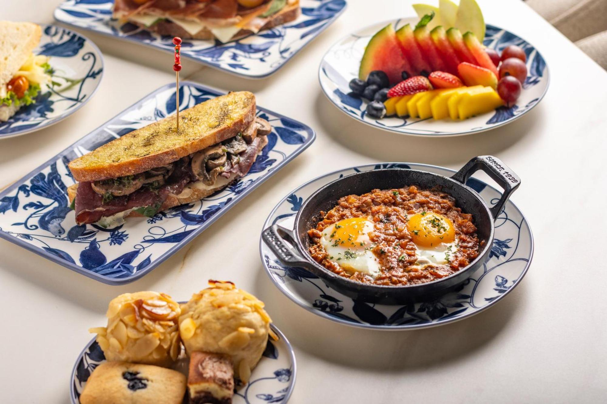 Hotel Berthas Collection By Em *