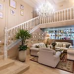 Berthas Collection By Em Hotels