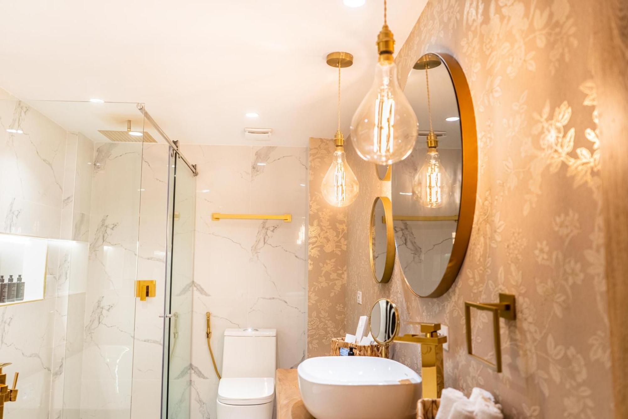 Hotel Berthas Collection By Em *