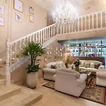 Berthas Collection By Em Hotels